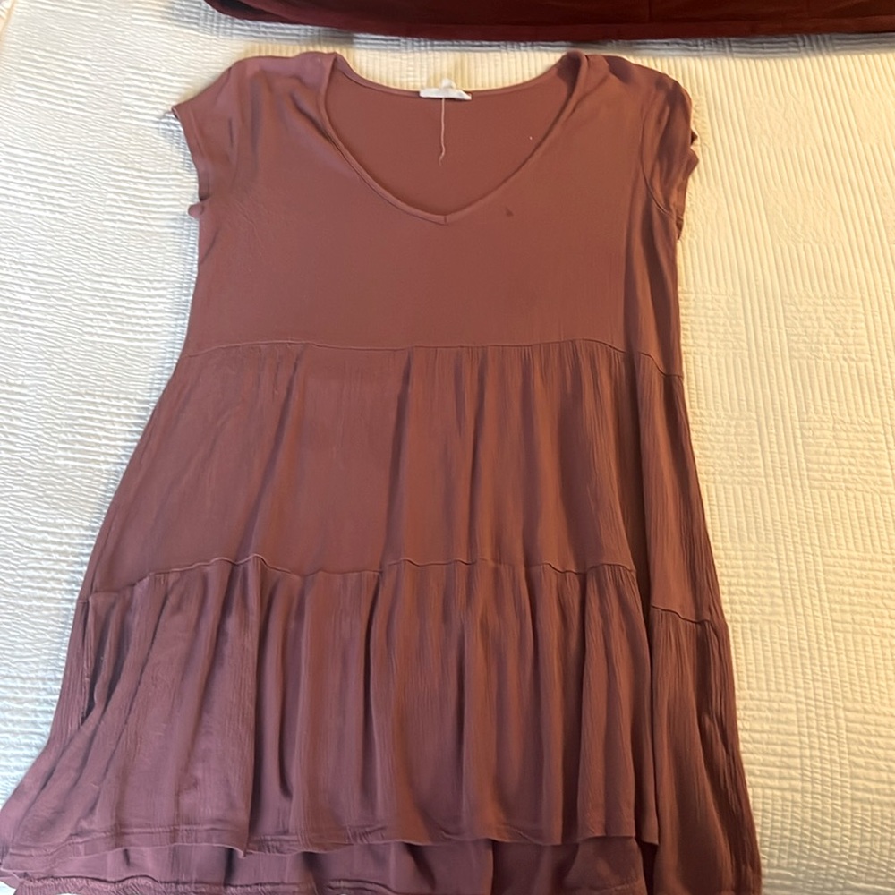 Dark pink short sleeve top, cute with leggings or jeans